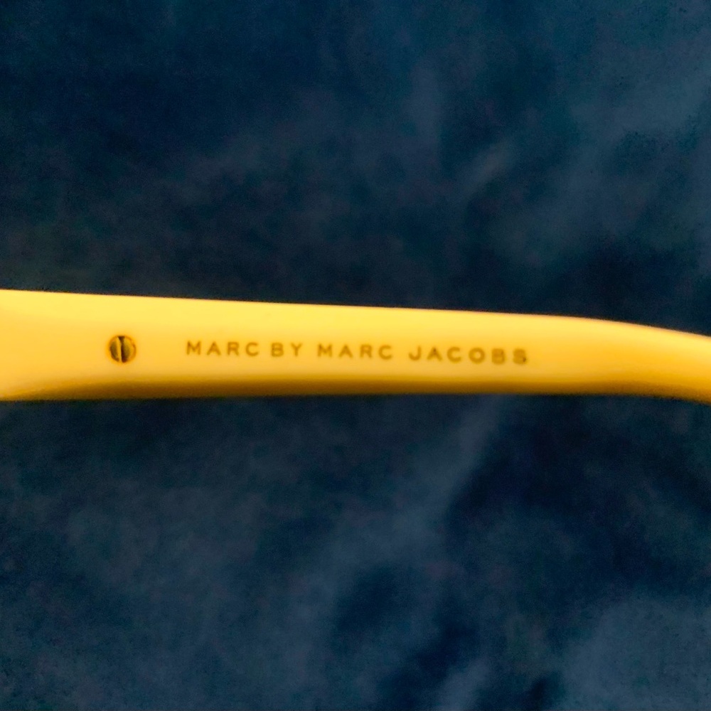 SOLD‼️ Marc Jacobs Aviator Sunglasses 🕶️🌹🥰 - Picture 5 of 5